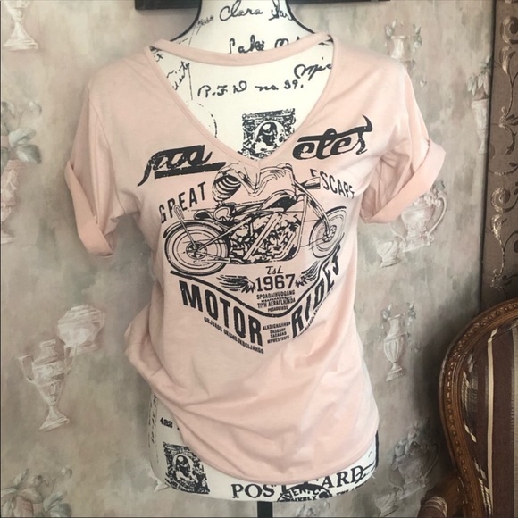 MOTO V NECK GRAPHIC TEE. NWT - Picture 2 of 3